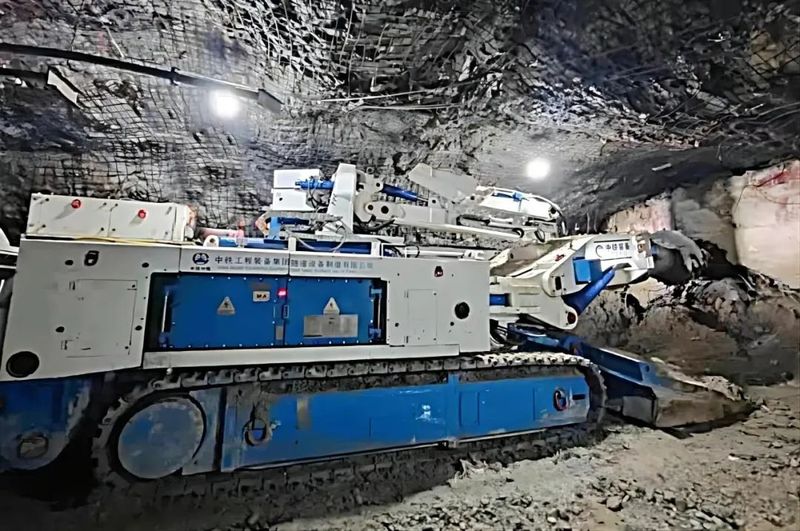 邁入智能時代丨中鐵裝備礦用智能化懸臂掘進(jìn)機(jī)成功應(yīng)用云南會澤礦業(yè)